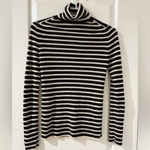 Uniqlo Black and Cream Wool Sweater